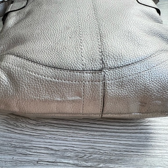 Coach metallic champagne silver pebbled leather chain duffle convertible handbag - Picture 5 of 13